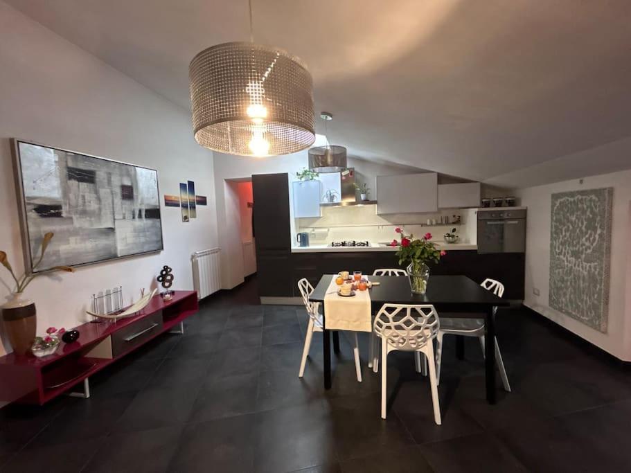 Elegante Privato In Palazzo Storico Del Xviii - Pieno Centro